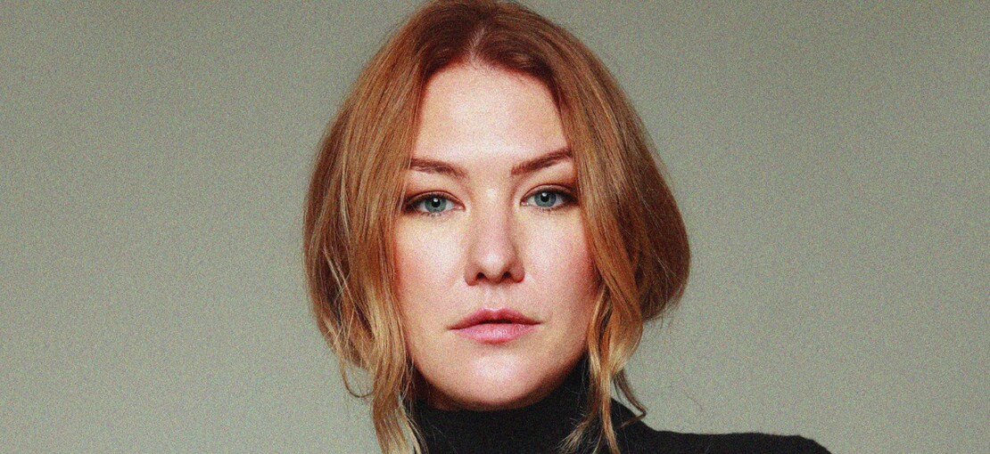 Obrázek k článku GLOSA: Debbi tančí ve světě fantazie jako zrzavá Karkulka. Stojí to za poslech