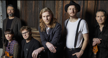 Náhledový obrázek k článku Folkrockeři The Lumineers vyzývají publikum: Odložte mobily a užívejte si hudbu