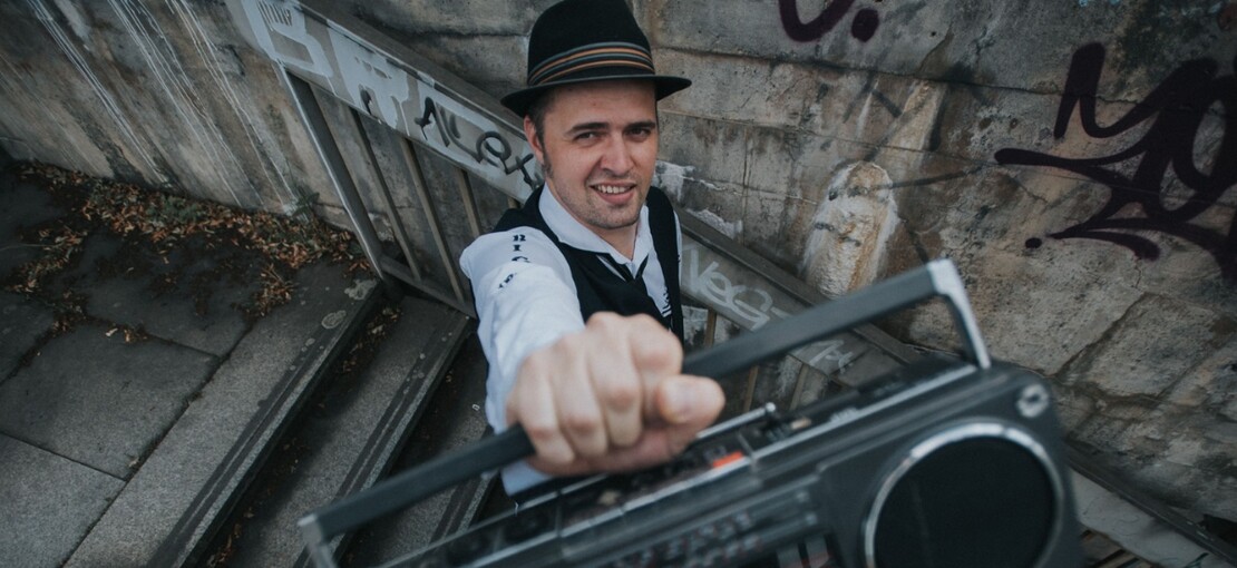 Obrázek k článku MikkiM sbírá úspěchy v Británii. Natáčí s Dreadzone a podruhé míří na Glastonbury