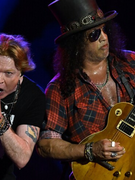 Náhledový obrázek k článku GLOSA: Slash na nových singlech Guns N’ Roses zachraňuje Axlův odpad