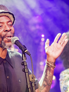 Náhledový obrázek k článku NAŽIVO: Pražský koncert Donovana Kingjaye byl plný překvapení. Reggae dostihlo i New Order