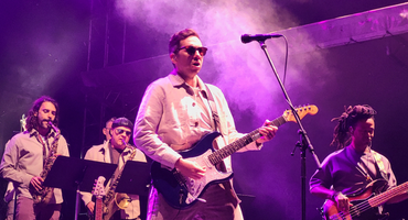 Náhledový obrázek k článku NAŽIVO: Cory Wong skvělým funkem rozvlnil Groove Brno. Prýgl ožil hudbou
