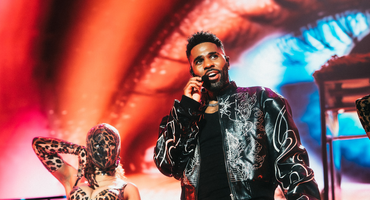 Náhledový obrázek k článku NAŽIVO: Jason Derulo dostával do kolen zpěvem i břišáky. Česká předskokanka potěšila