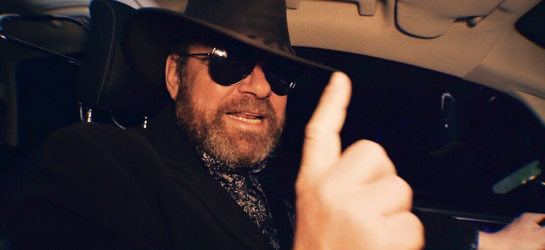 Obrázek k článku GLOSA: Tajuplný Mirek Tabák povstal, aby dal výchovnou facku Turkovi a Motoristům