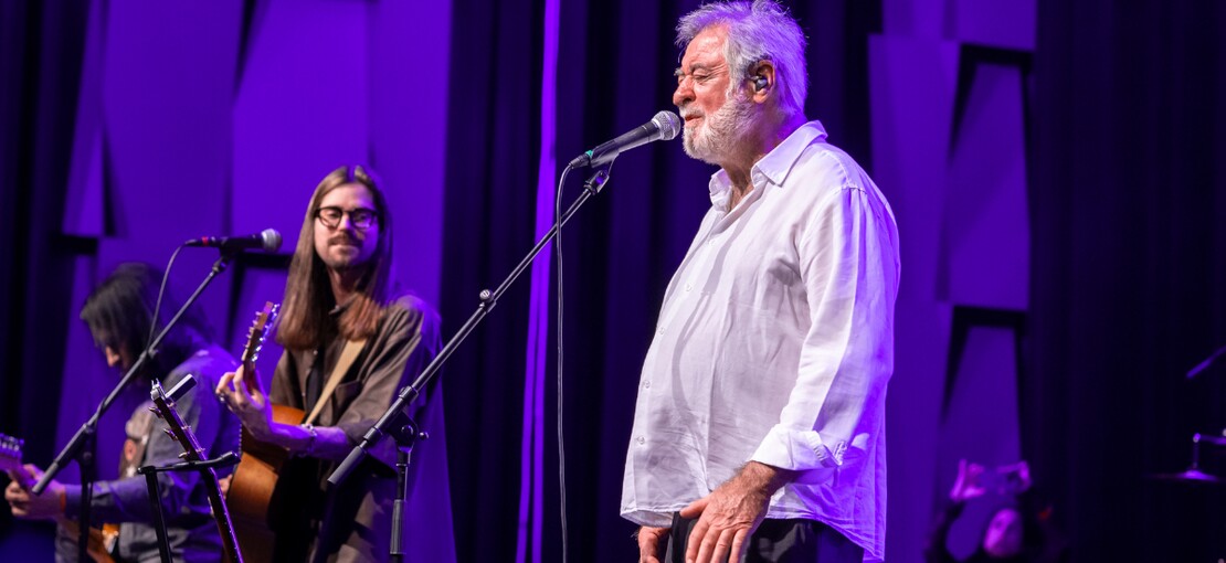 Obrázek k článku PREMIÉRA: Michal Prokop září v písni Karola Komendy. Klip má kouzlo koncertu