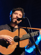 Náhledový obrázek k článku NAŽIVO: Kapele Amistat Češi rozumí. Bratři rozumí svíčkové,  pivu a indie folku