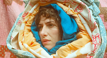 Náhledový obrázek k článku Novozélandský chameleon v Praze. Aldous Harding se poprvé představí Česku