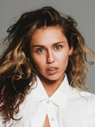 Náhledový obrázek k článku GLOSA: Drzá Miley Cyrus si hraje na doktora. Neduhy léčí tancem