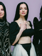 Náhledový obrázek k článku GLOSA: Překvapivé spojení . Poppy, Amy Lee a Courtney ze Spiritbox jsou jako tři grácie