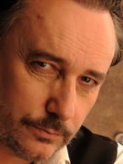 Náhledový obrázek k článku Peklo vánočních písní #5: Tenor na ledničce. Marian Vojtko překvapil klipem