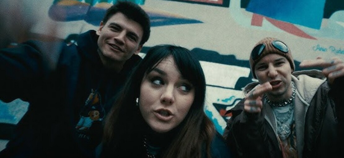 Obrázek k článku GLOSA: „Ewa Farna – kilo párna!” Tvrdý rapový klip má překvapivého hosta