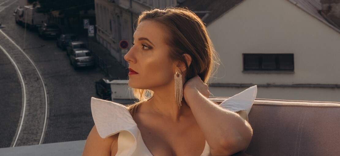 Obrázek k článku PREMIÉRA: Bez efektů a oprav. Natálie Tichánková debutuje temným soulem