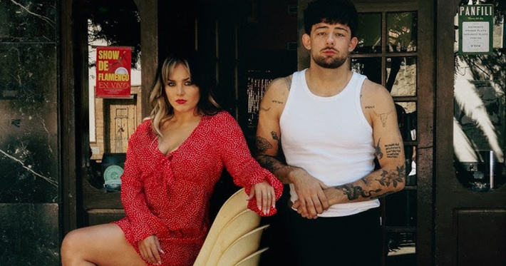 Náhledový obrázek k článku GLOSA: „Kluci se mě vždycky báli.“ Ewa Farna překvapila osobním klipem s Calinem