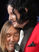 Náhledový obrázek k článku GLOSA: Pankáč Iggy obstaral doják. Uvedl White Stripes do síně slávy
