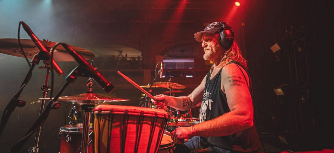 Obrázek k článku Zemřel bubeník Bohumil Viking" Krpálek (55). Zakládající člen Kurtizán z 25. Avenue