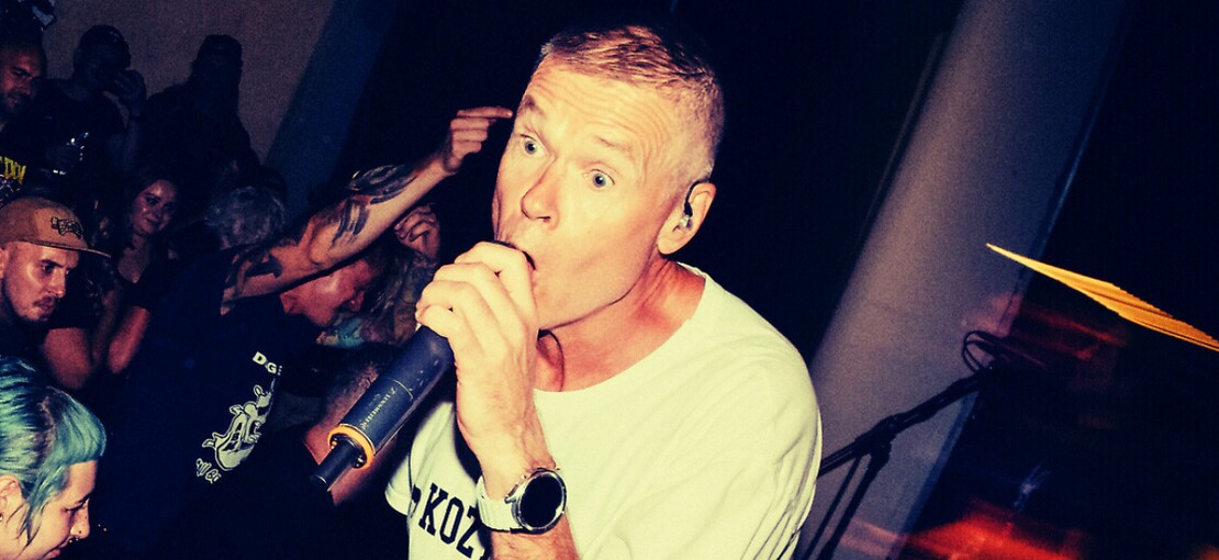 Obrázek k článku GLOSA: „Bozez je král!“ Dog Eat Dog tajně zahráli v Praze pro nemocného kamaráda