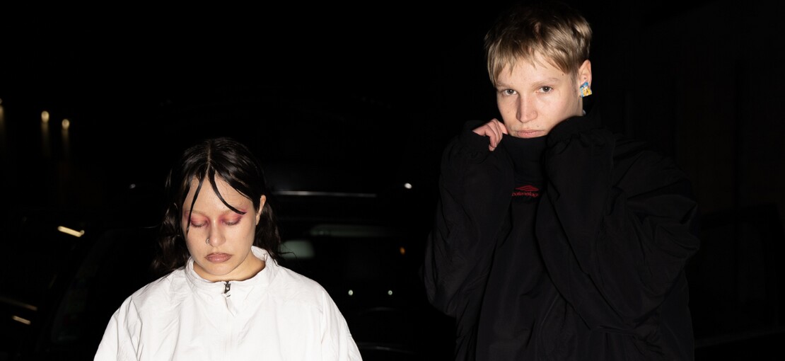 Obrázek k článku Další rande v Praze. Vrací se elektronický pár Brutalismus 3000