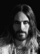 Náhledový obrázek k článku Jared Leto napsal milostný dopis. V singlu Thirty Seconds to Mars je i čeština