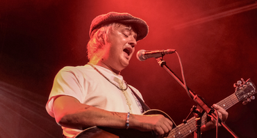 Náhledový obrázek k článku NAŽIVO: Skandály vyměnil za „čaj“. Charismatický Pete Doherty si vystačil s kytarou