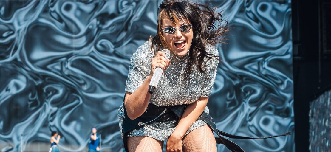 Obrázek k článku Ewa Farna triumfovala i bez Dua Lipy – nadšení fanoušci házeli i slipy