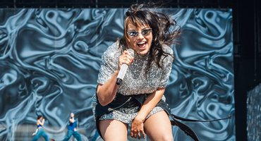 Náhledový obrázek k článku Ewa Farna triumfovala i bez Dua Lipy – nadšení fanoušci házeli i slipy