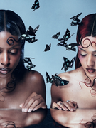 Náhledový obrázek k článku RECENZE: holky z Nova Twins to dávají tvrdě. Nově ale ukázaly zranitelnost