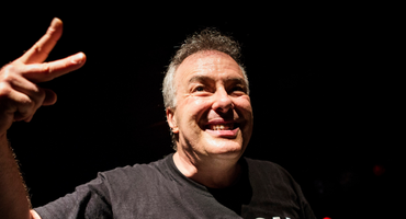 Náhledový obrázek k článku Jello Biafra prodělal mrtvici. „Vyskočil jsem čůrat a upadl,“ vzkázal z nemocnice