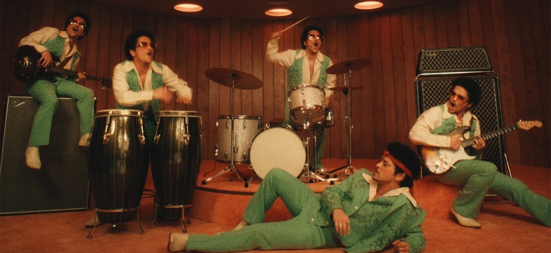 Obrázek k článku GLOSA: Bruno Mars svádí k tanci. Rok 2026 vezme útokem