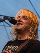 Náhledový obrázek k článku NAŽIVO: Vypsaná fixa jiskří energií. Svlékala se trika, zněly housle, potěšil hokejista Jiří Hrdina