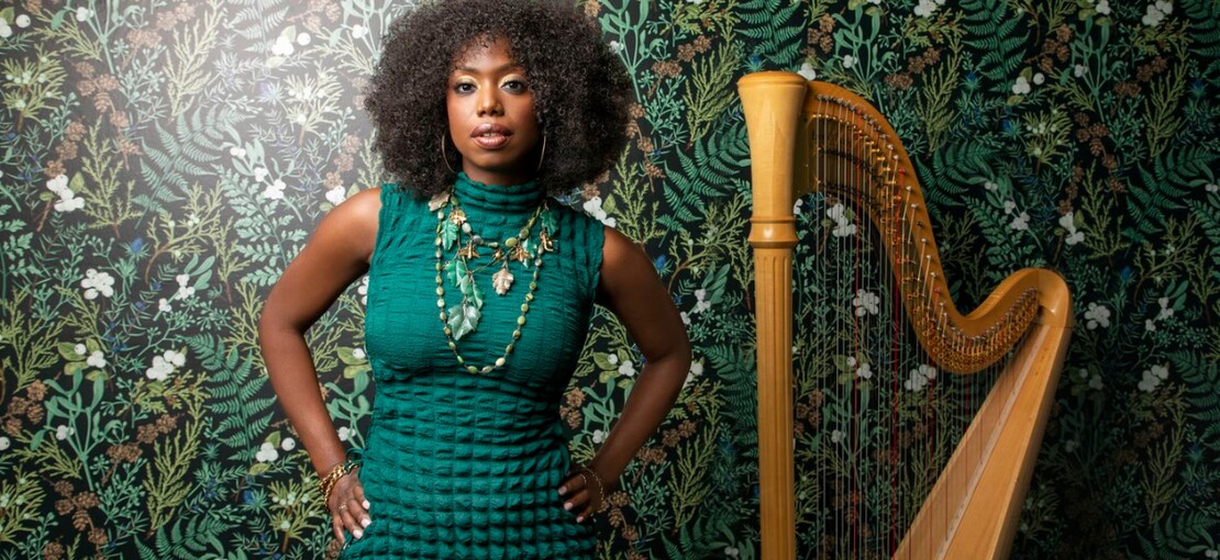 Obrázek k článku Brandee Younger předvede na JazzfestBrno překvapivá hudební kouzla s harfou